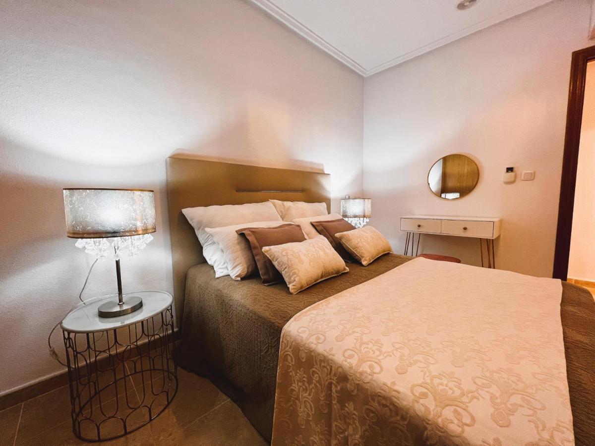 Holiday Suite Fragata ตอร์เรเวียคา ภายนอก รูปภาพ