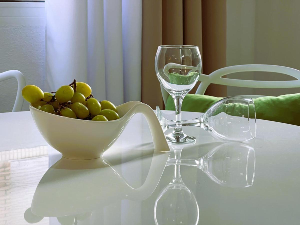 Holiday Suite Fragata ตอร์เรเวียคา ภายนอก รูปภาพ